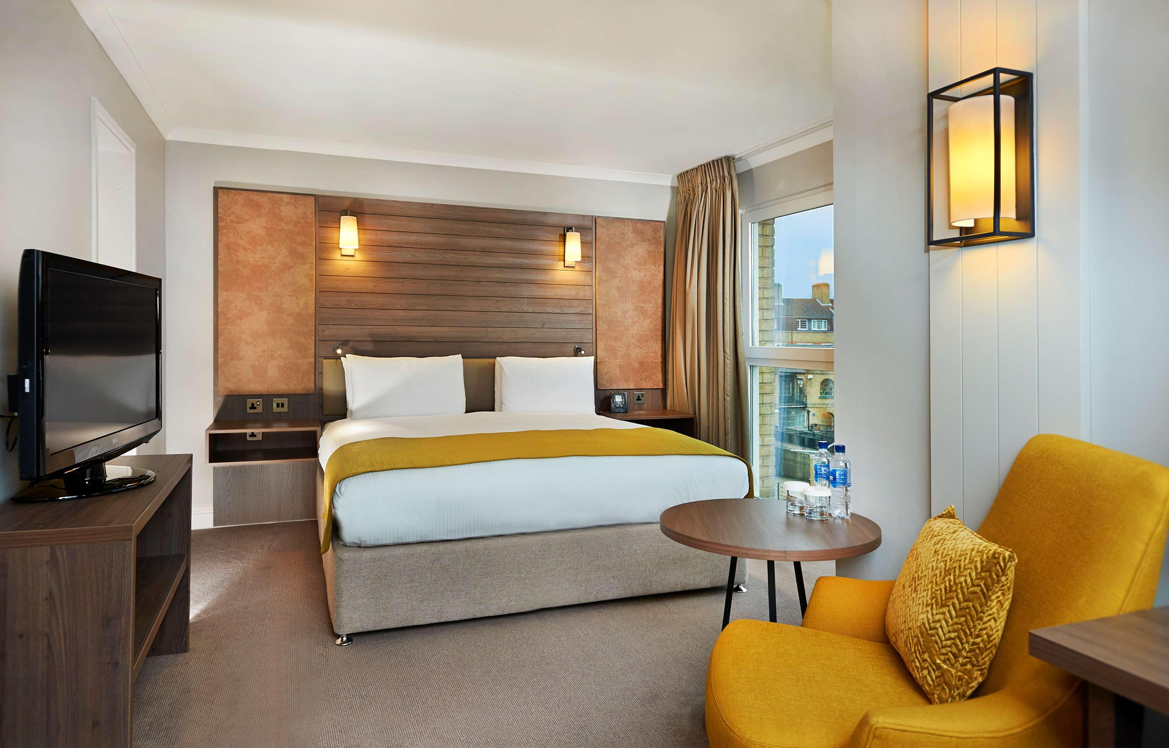 Doubletree By Hilton London - Docklands Riverside Екстериор снимка