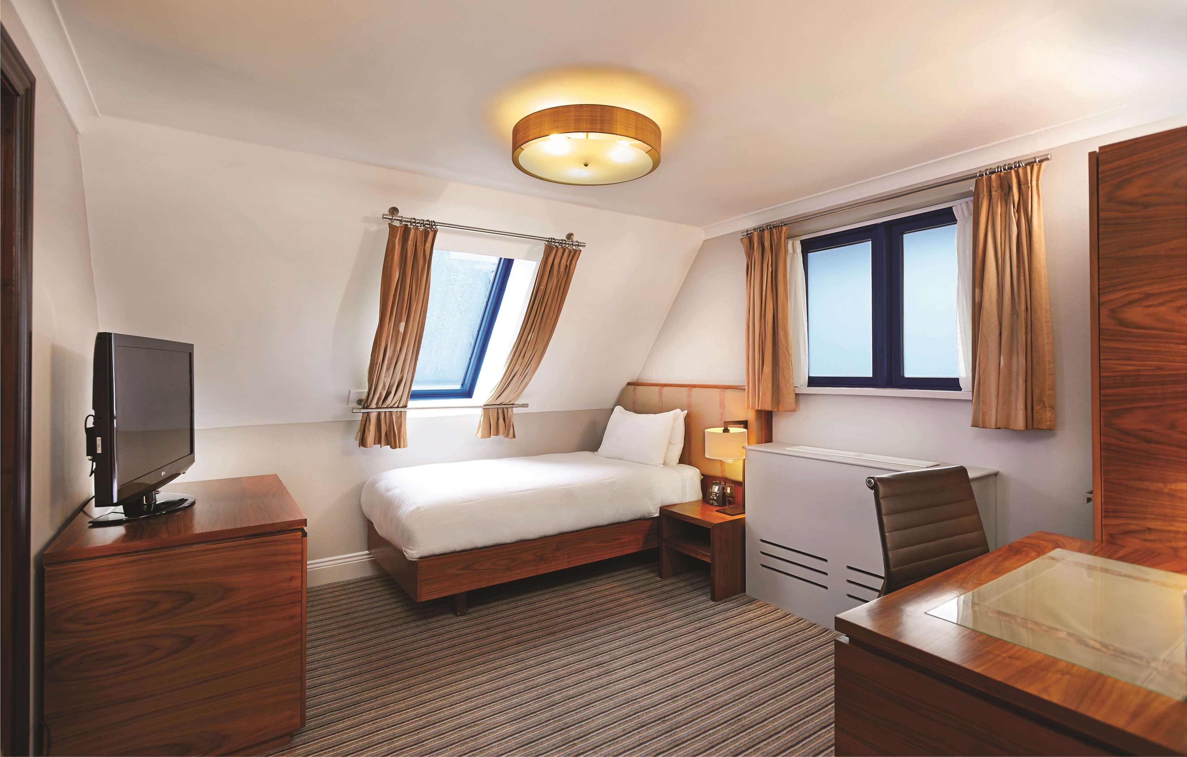 Doubletree By Hilton London - Docklands Riverside Екстериор снимка