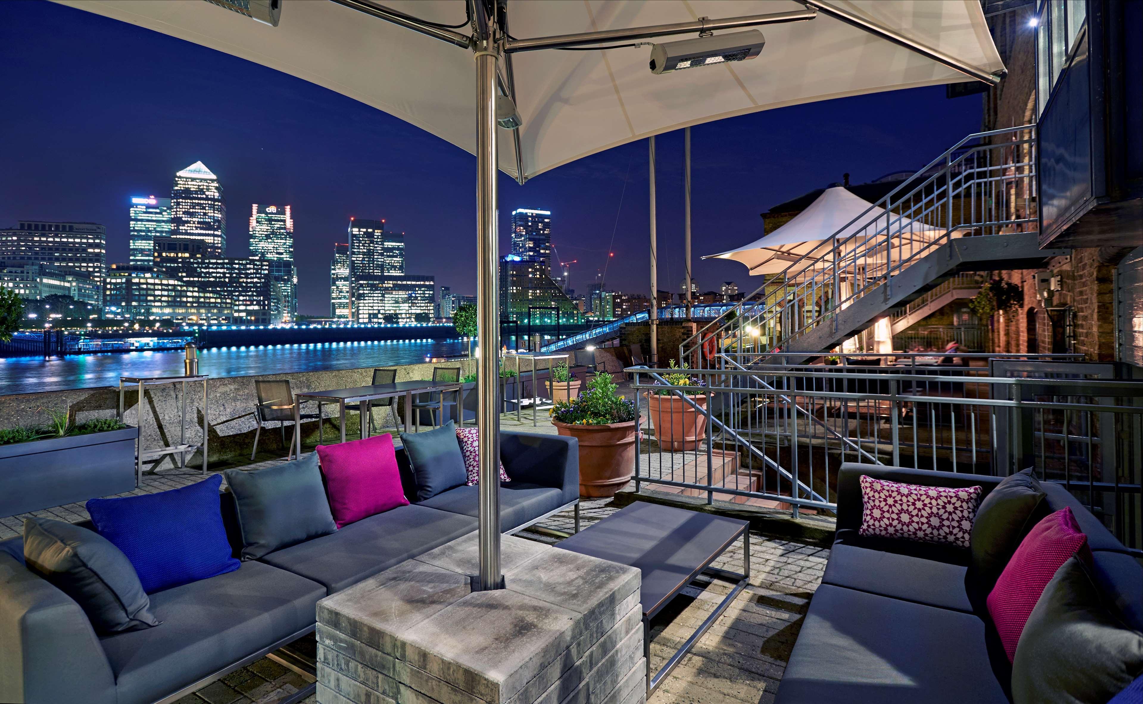 Doubletree By Hilton London - Docklands Riverside Екстериор снимка