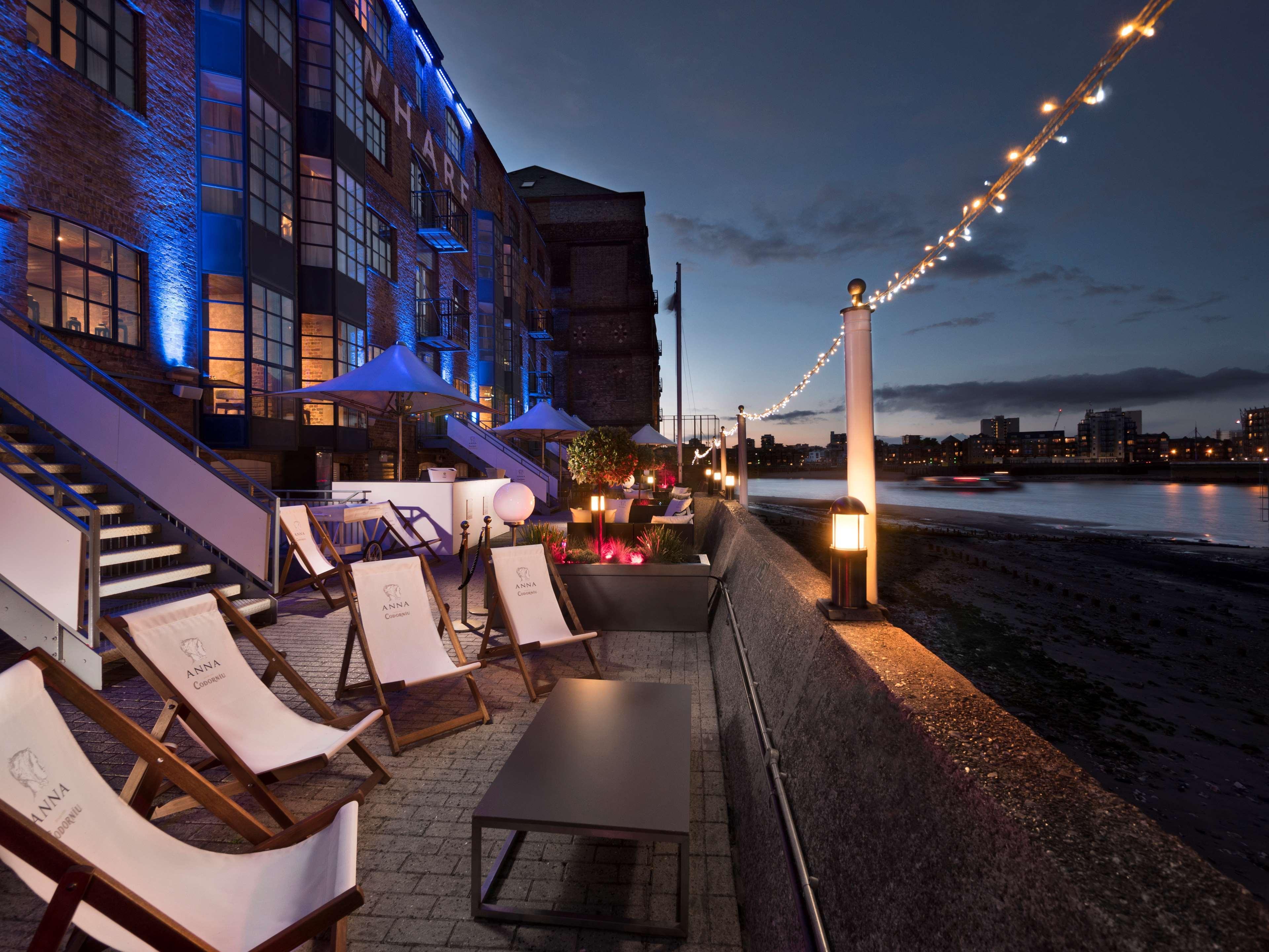 Doubletree By Hilton London - Docklands Riverside Екстериор снимка