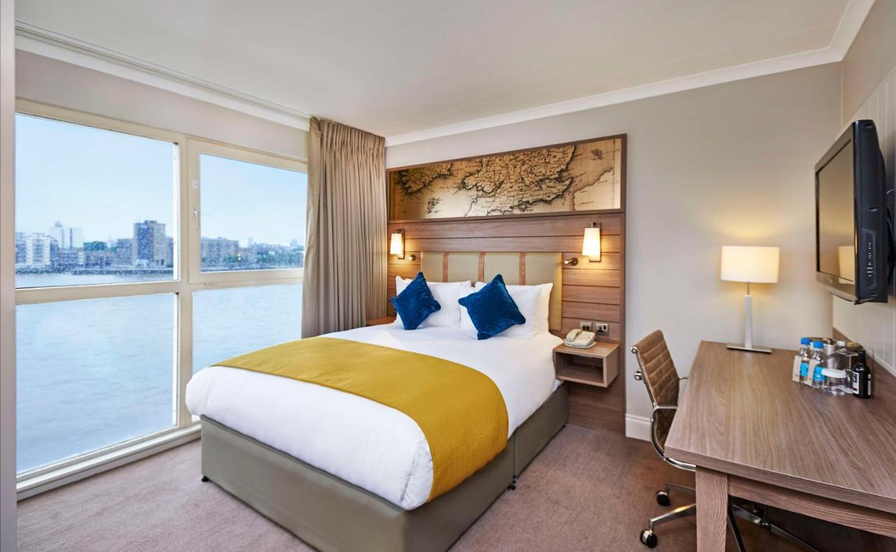 Doubletree By Hilton London - Docklands Riverside Екстериор снимка