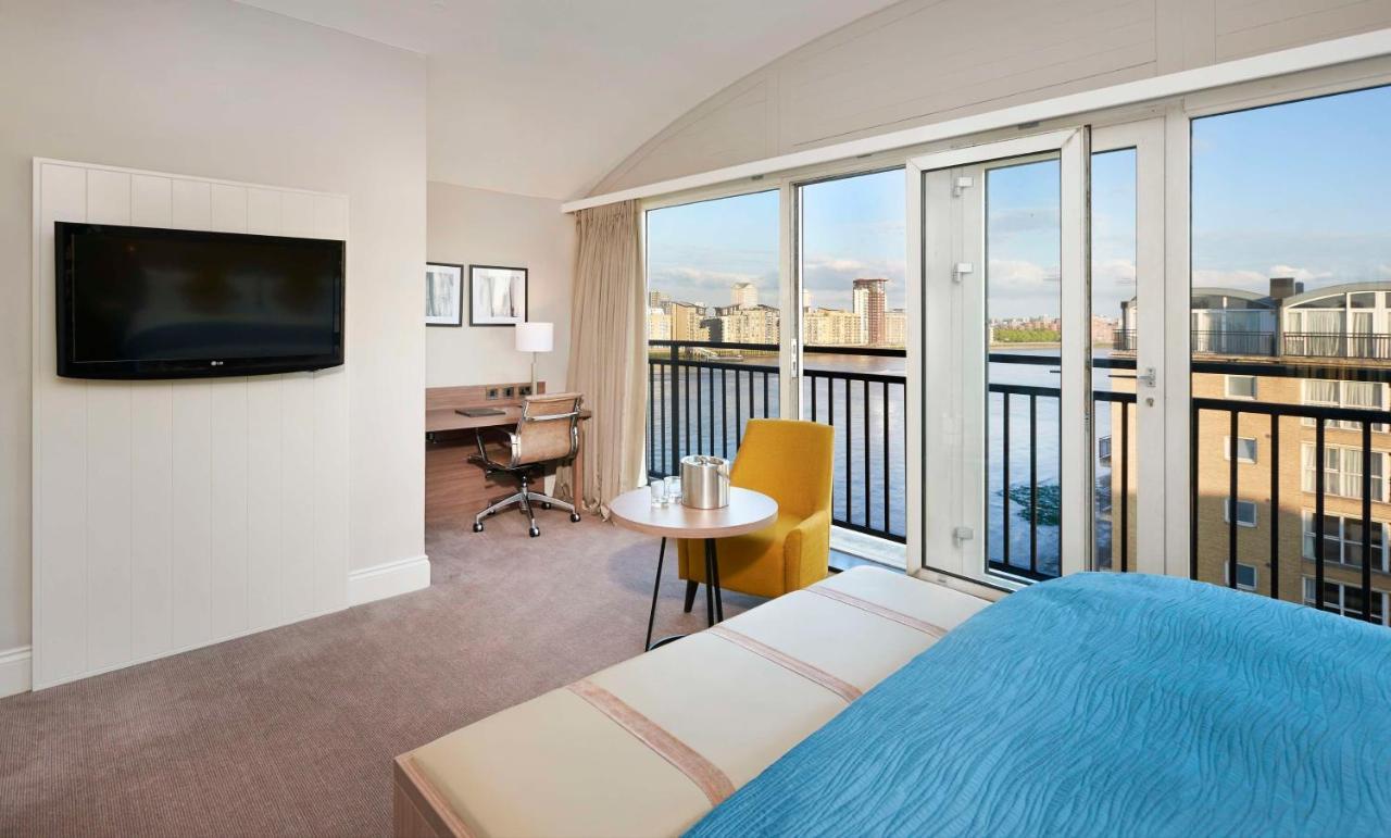 Doubletree By Hilton London - Docklands Riverside Екстериор снимка