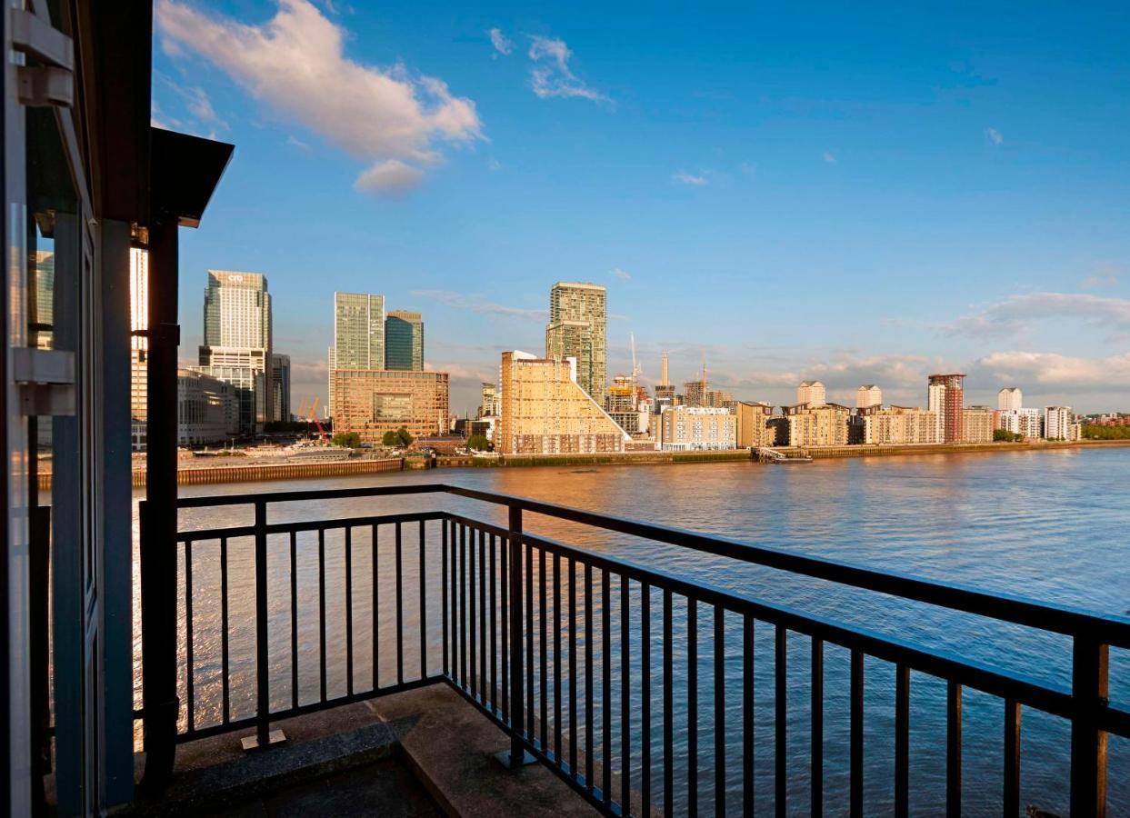 Doubletree By Hilton London - Docklands Riverside Екстериор снимка